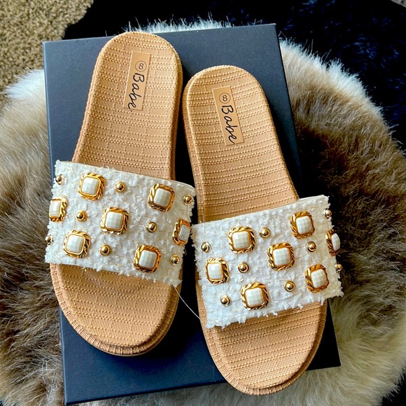 Sandals - Picture 1 of 2